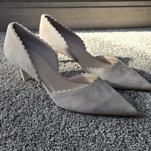 Pelle Moda Kenny Suede Heels with Scallop Trim NEW size 10 - Picture 2 of 10